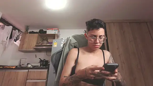 Cutie Shy  online show from June 2026 01:10:01 PM
