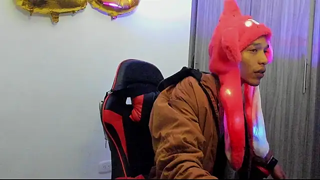 Snapshot of TommyGun_22 chatting on December 2024 01:48:01 AM TommyGun 22 online show from December 2024 01:48:01 AM