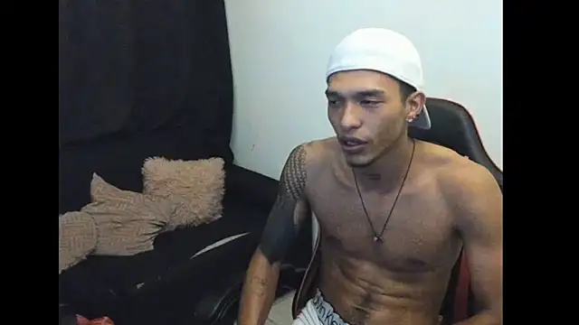 Snapshot of TommyGun_22 chatting on March 2025 01:32:02 AM TommyGun 22 online show from March 2025 01:32:02 AM