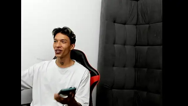 Snapshot of TommyGun_22 chatting on February 2026 01:32:02 AM TommyGun 22 online show from February 2026 01:32:02 AM