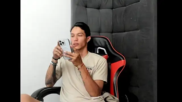 Snapshot of TommyGun_22 chatting on February 2026 01:01:02 AM TommyGun 22 online show from February 2026 01:01:02 AM