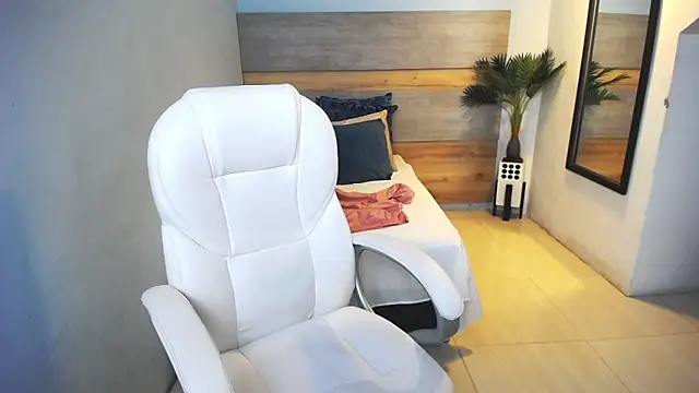 liseth fox online show from December 2024 01:47:02 AM