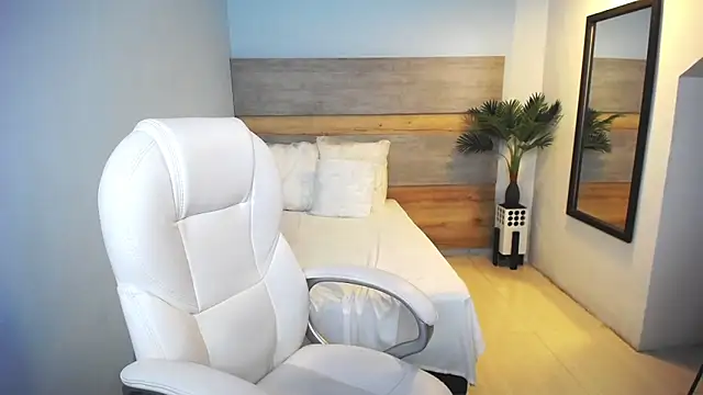 liseth fox online show from February 2025 01:23:02 AM