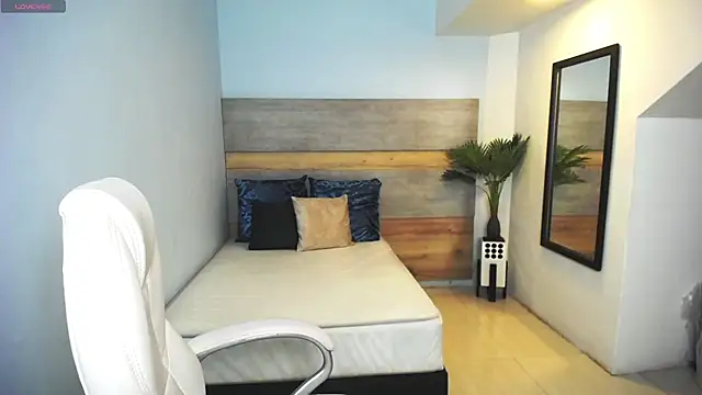 liseth fox online show from February 2025 07:25:02 PM