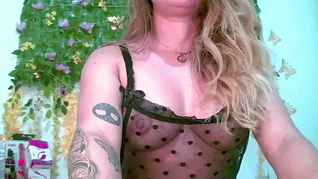 Crysrus online show from April 2026 11:48:01 PM