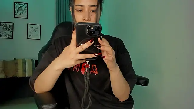 lara madisson online show from March 2026 06:50:01 AM