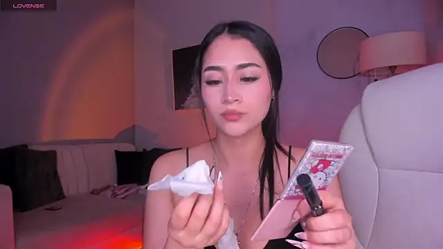 lara madisson online show from June 2026 06:44:01 AM