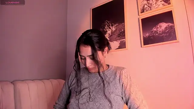 lara madisson online show from August 2026 04:34:01 AM