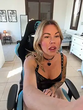 Snapshot of Lara_Bergmann chatting on December 2024 10:30:01 AM Lara Bergmann online show from December 2024 10:30:01 AM