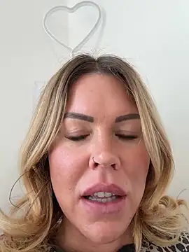 Snapshot of Lara_Bergmann chatting on March 2025 08:27:01 AM Lara Bergmann online show from March 2025 08:27:01 AM