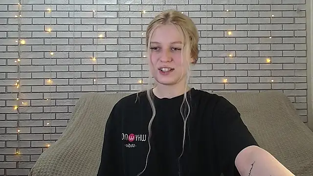 Snapshot of EmiliaDuchess chatting on December 2024 11:54:01 AM EmiliaDuchess online show from December 2024 11:54:01 AM