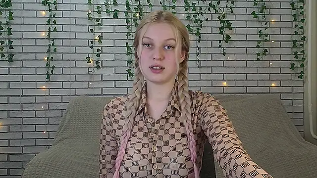 Snapshot of EmiliaDuchess chatting on December 2024 05:10:02 PM EmiliaDuchess online show from December 2024 05:10:02 PM