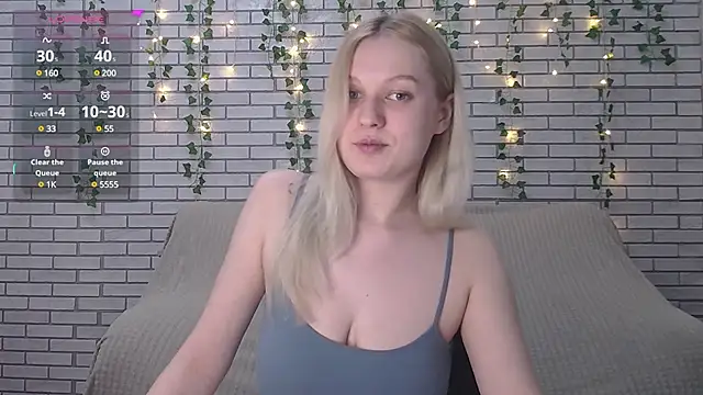 Snapshot of EmiliaDuchess chatting on February 2025 12:45:02 PM EmiliaDuchess online show from February 2025 12:45:02 PM