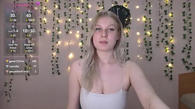 Snapshot of EmiliaDuchess chatting on March 2025 01:03:02 PM EmiliaDuchess online show from March 2025 01:03:02 PM