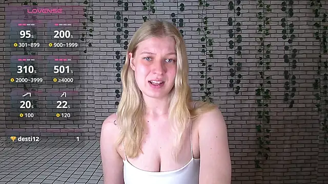 Snapshot of EmiliaDuchess chatting on September 2025 11:21:01 AM EmiliaDuchess online show from September 2025 11:21:01 AM