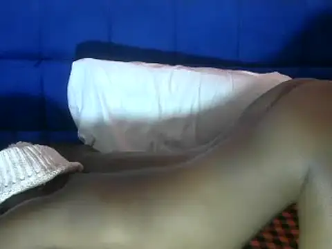 Snapshot of beauty_petite chatting on December 2024 04:11:01 AM beauty petite online show from December 2024 04:11:01 AM