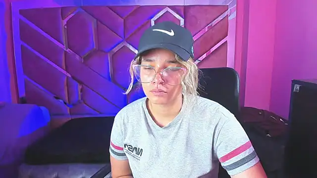 Olivia Fox69 online show from February 2025 03:06:02 AM