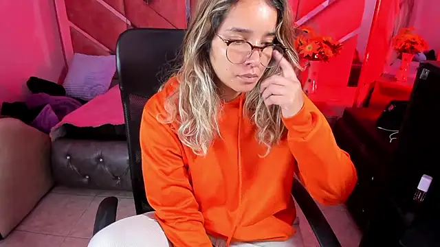 Olivia Fox69 online show from September 2025 03:33:02 AM