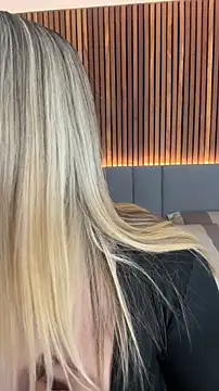 Snapshot of EmiilyAdams_ chatting on April 2026 09:37:02 PM EmiilyAdams online show from April 2026 09:37:02 PM