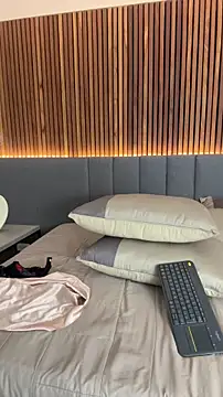 Snapshot of EmiilyAdams_ chatting on April 2026 10:04:01 PM EmiilyAdams online show from April 2026 10:04:01 PM