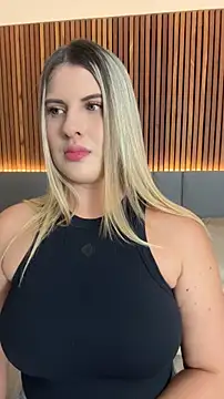 Snapshot of EmiilyAdams_ chatting on April 2026 11:09:01 PM EmiilyAdams online show from April 2026 11:09:01 PM