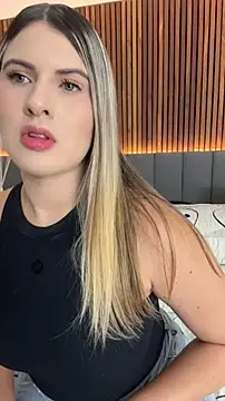 Snapshot of EmiilyAdams_ chatting on May 2026 09:30:02 PM EmiilyAdams online show from May 2026 09:30:02 PM