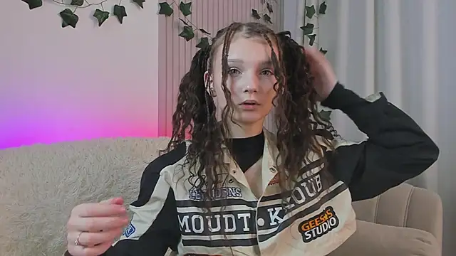 Snapshot of CindyGarrison chatting on January 2025 11:37:02 PM CindyGarrison online show from January 2025 11:37:02 PM