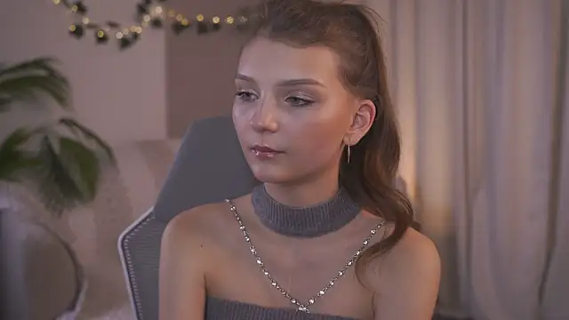 Snapshot of CindyGarrison chatting on October 2025 12:10:02 AM CindyGarrison online show from October 2025 12:10:02 AM