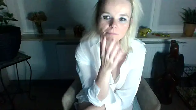 Snapshot of clwm chatting on December 2024 05:22:01 PM clwm online show from December 2024 05:22:01 PM