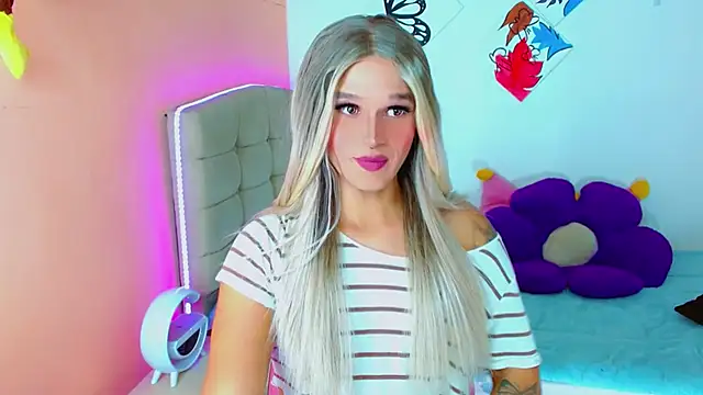 Snapshot of TaylorMon chatting on October 2025 01:15:01 AM TaylorMon online show from October 2025 01:15:01 AM