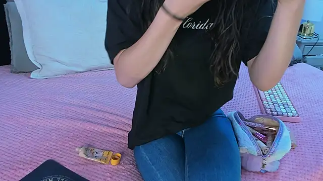 Julieta Cortes   online show from March 2025 11:51:01 AM