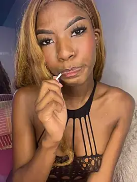 Snapshot of Petite_yisell chatting on March 2025 10:13:02 PM Petite yisell online show from March 2025 10:13:02 PM