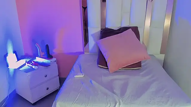 Alanna hot3 online show from December 2025 07:31:01 PM