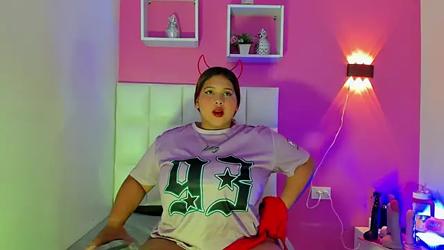 Alanna hot3 online show from June 2026 07:38:02 PM