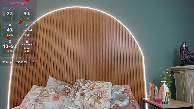 NayeCloud online show from October 2025 03:40:01 AM