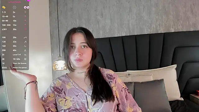 Sabrina Lennox online show from February 2025 07:38:02 PM