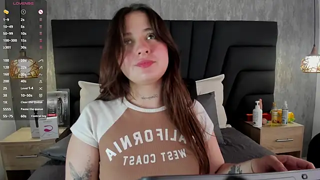 Sabrina Lennox online show from March 2025 10:38:01 PM