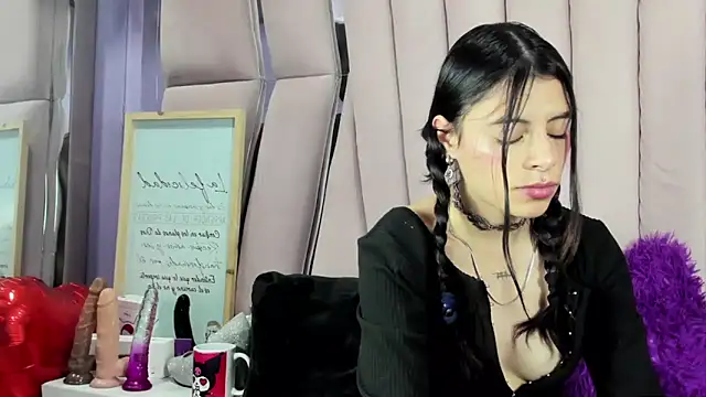 Sasha Petitte online show from September 2025 04:46:02 AM