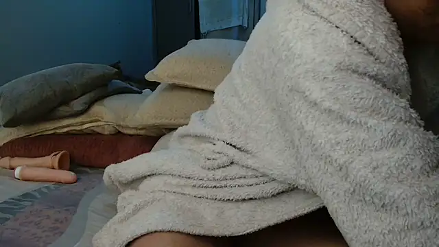 Snapshot of SEXYLIGHTBITCH chatting on March 2025 08:26:01 AM SEXYLIGHTBITCH online show from March 2025 08:26:01 AM