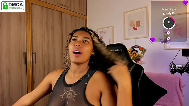 Snapshot of aleja_montiel__ chatting on October 2025 12:39:01 PM aleja montiel online show from October 2025 12:39:01 PM