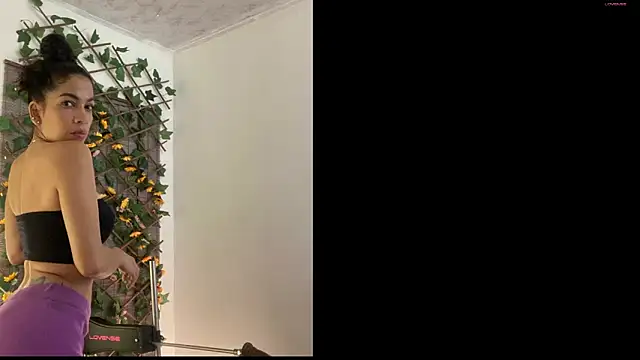 sara smith45 online show from December 2024 08:00:02 PM