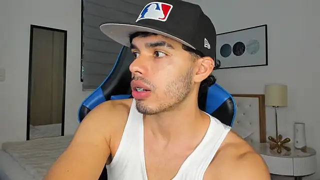 Snapshot of mateoleonee chatting on December 2024 03:11:02 PM mateoleonee online show from December 2024 03:11:02 PM