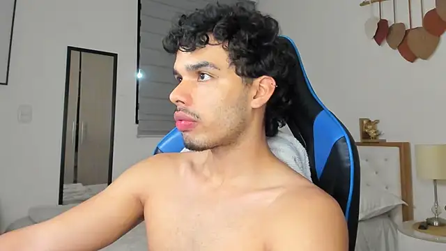 Snapshot of mateoleonee chatting on January 2025 01:17:01 AM mateoleonee online show from January 2025 01:17:01 AM