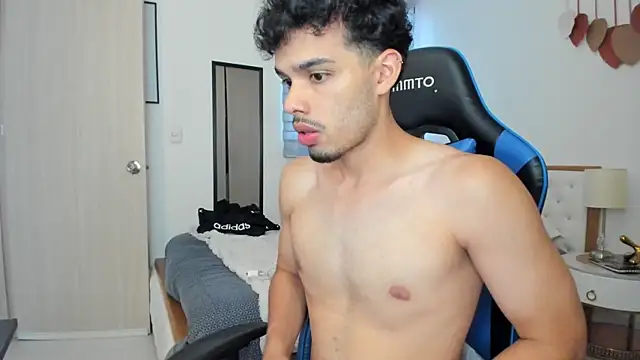 Snapshot of mateoleonee chatting on March 2025 09:11:02 PM mateoleonee online show from March 2025 09:11:02 PM