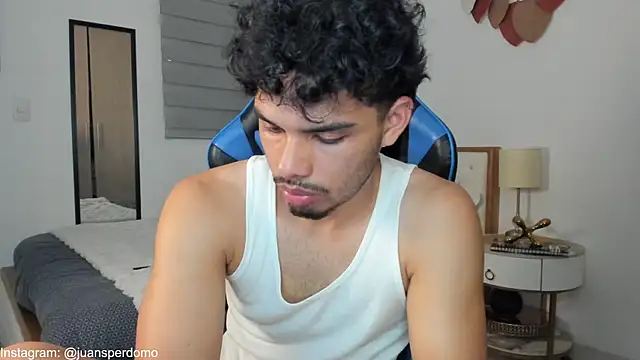 Snapshot of mateoleonee chatting on March 2025 03:37:02 AM mateoleonee online show from March 2025 03:37:02 AM