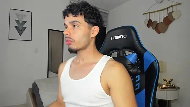 Snapshot of mateoleonee chatting on March 2025 01:42:02 AM mateoleonee online show from March 2025 01:42:02 AM