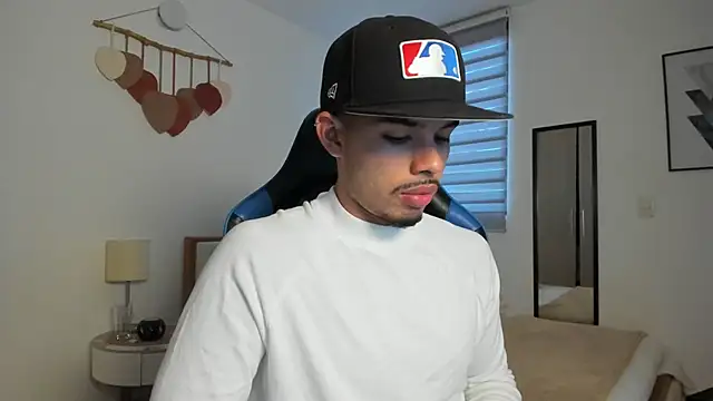 Snapshot of mateoleonee chatting on September 2025 06:43:02 PM mateoleonee online show from September 2025 06:43:02 PM