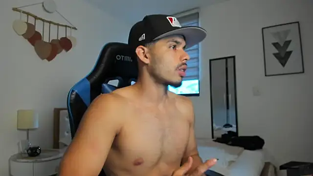 Snapshot of mateoleonee chatting on September 2025 07:30:01 PM mateoleonee online show from September 2025 07:30:01 PM