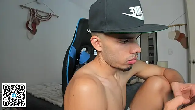 Snapshot of mateoleonee chatting on January 2026 04:32:02 PM mateoleonee online show from January 2026 04:32:02 PM