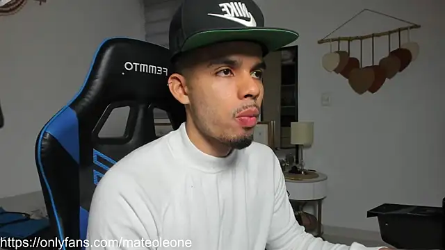 Snapshot of mateoleonee chatting on February 2026 12:12:01 PM mateoleonee online show from February 2026 12:12:01 PM